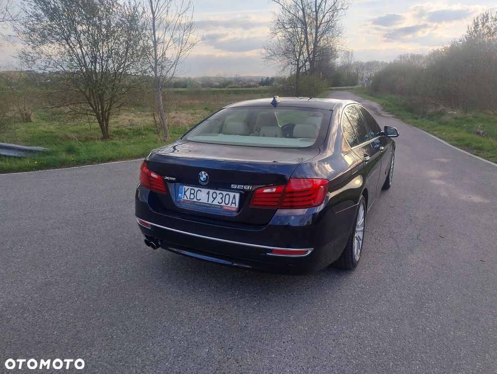 BMW Seria 5 528i Luxury Line - 26
