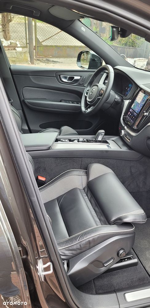 Volvo XC 60 B4 D AWD R-Design - 11