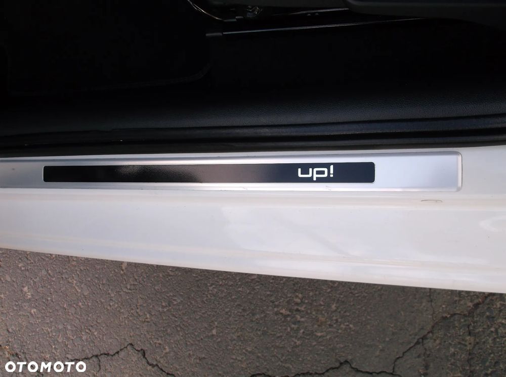 Volkswagen up! club - 24