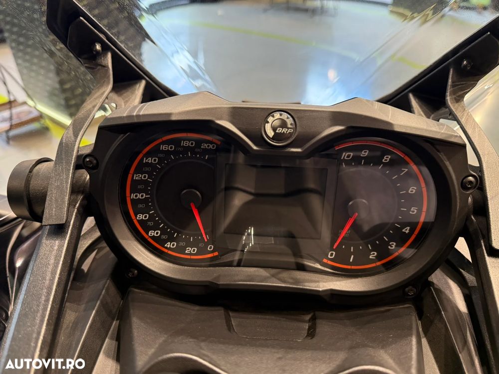 Can-Am Spyder - 13