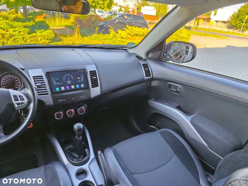 Mitsubishi Outlander 2.0 Intense + NAVI 2WD EU5 - 21