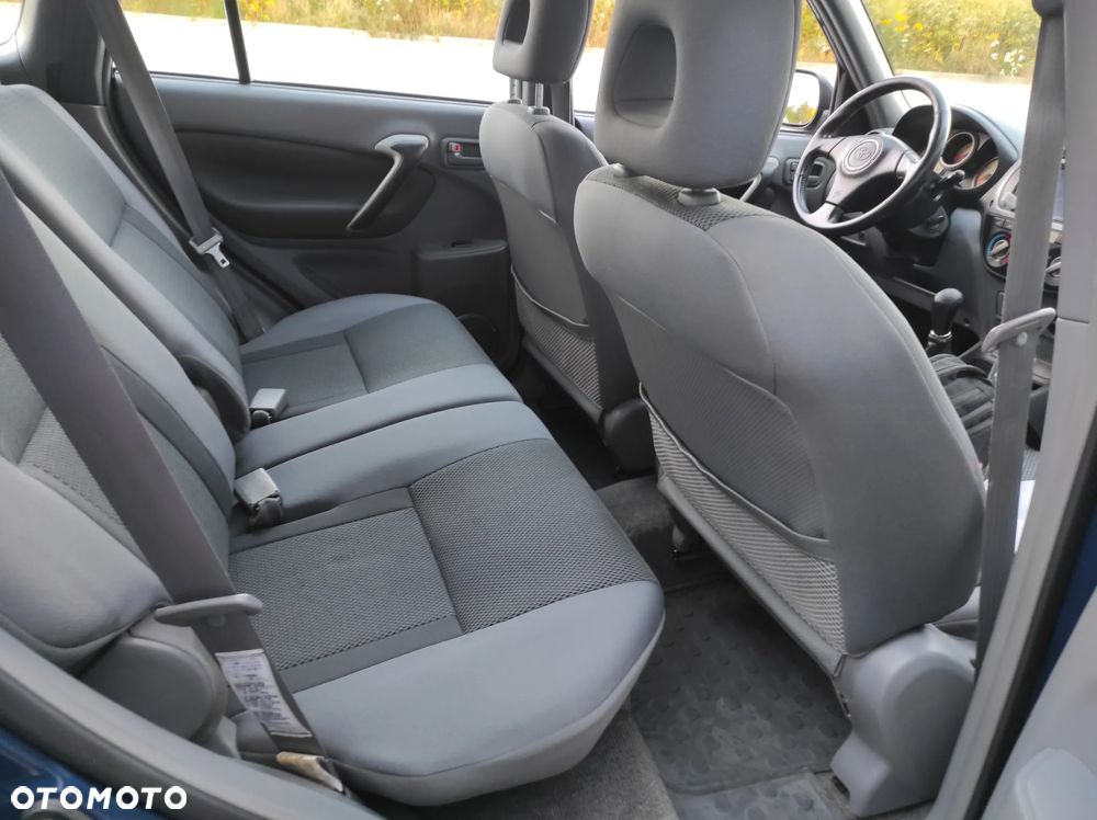 Toyota RAV4 2.0 VVT-i 4x4 - 11