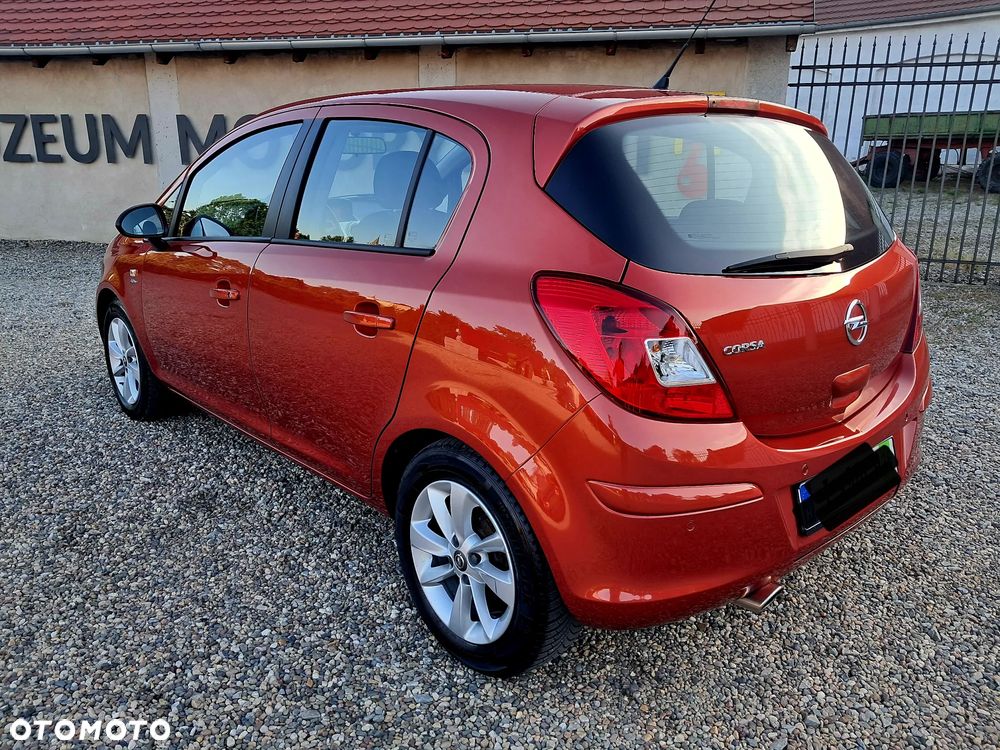 Opel Corsa 1.4 16V Cosmo - 5