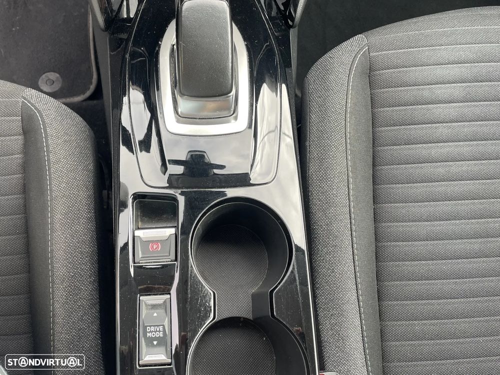 Peugeot e-208 E-Style - 38