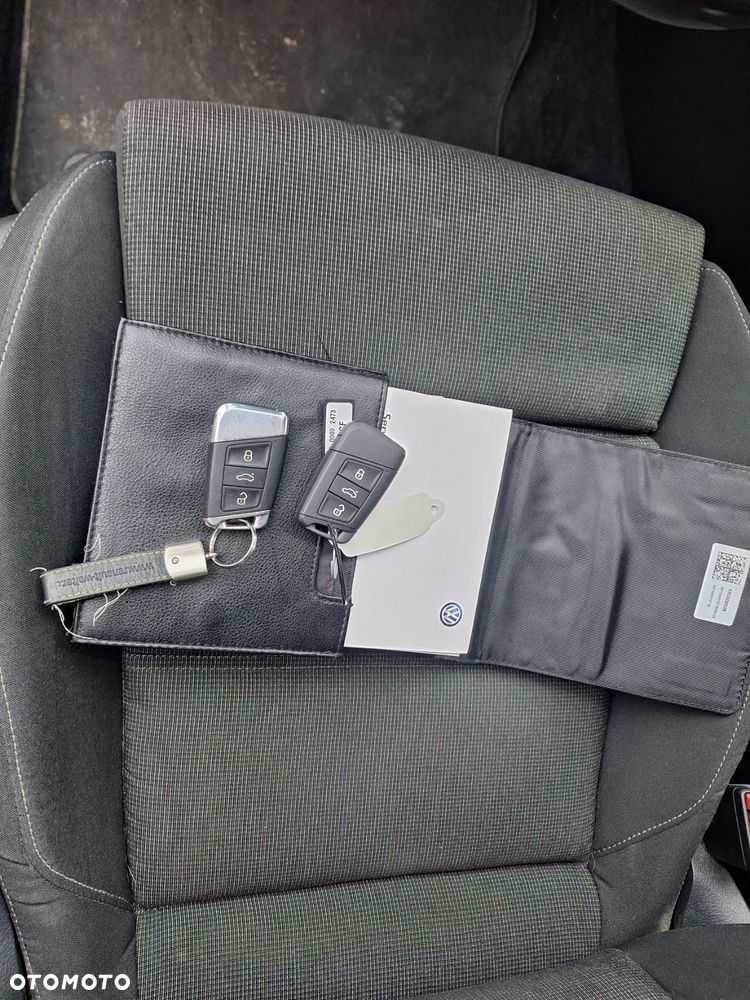 Volkswagen Passat 2.0 TDI SCR DSG Comfortline - 20