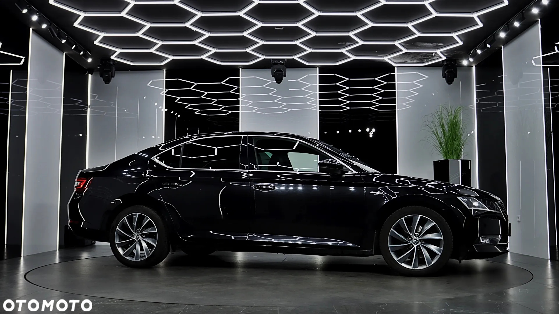Skoda Superb 2.0 TDI L&K DSG - 12