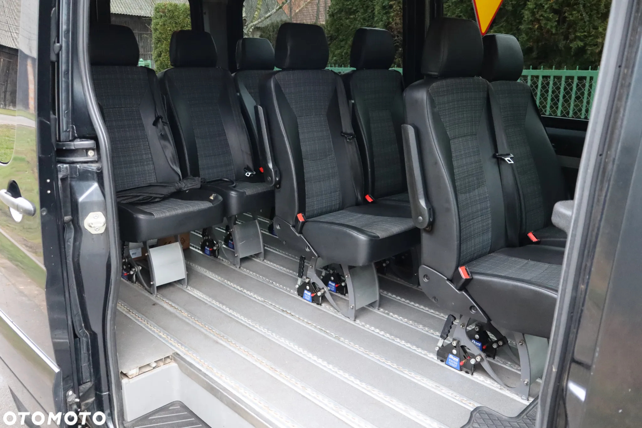 Mercedes-Benz Sprinter - 14