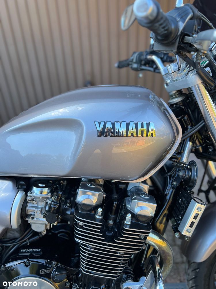 Yamaha XJR - 11