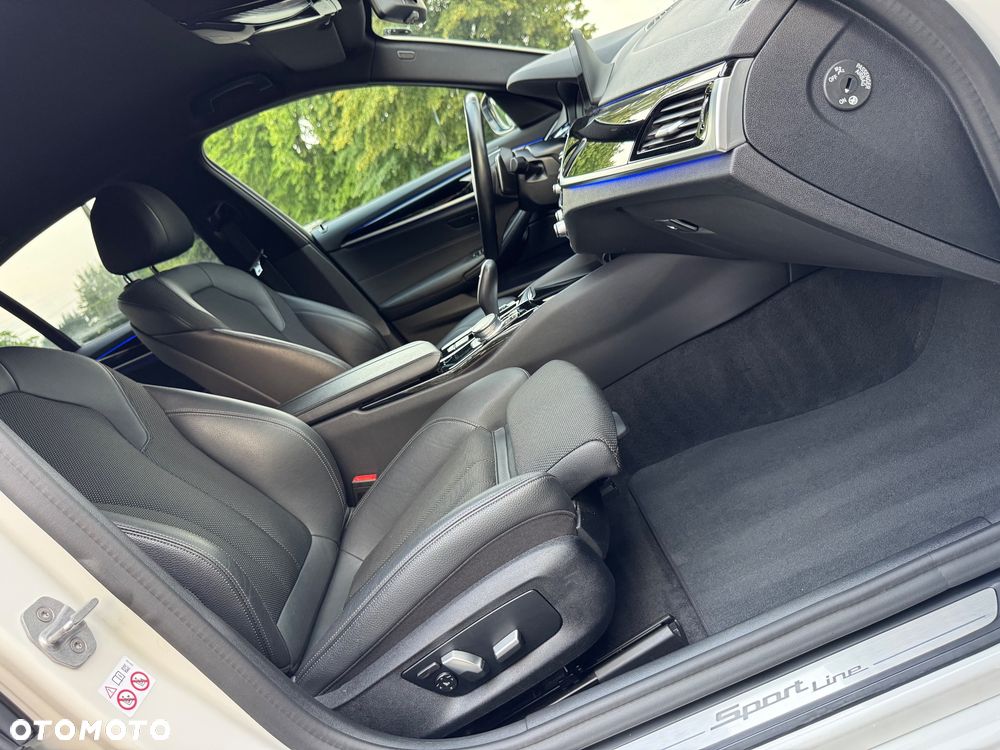 BMW Seria 5 530e xDrive M Sport Edition - 24