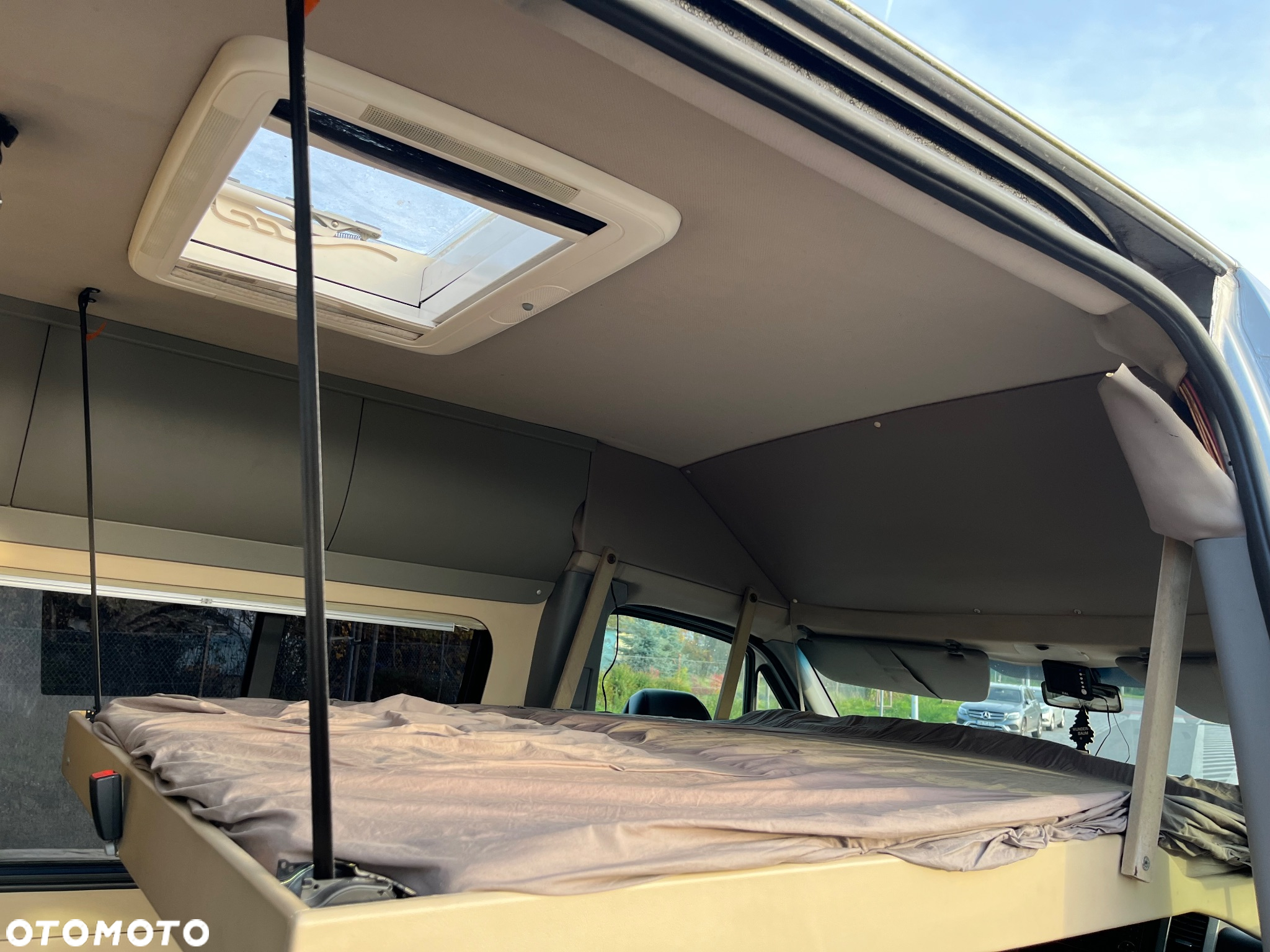 Mercedes-Benz Sprinter - 11