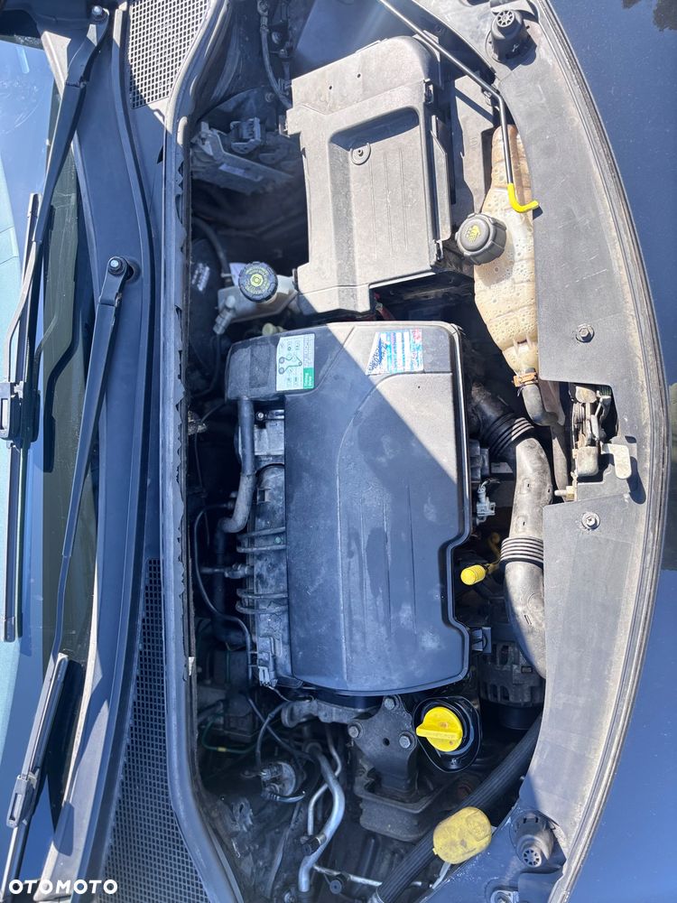 Renault Clio 1.2 16V 75 Night and Day - 11