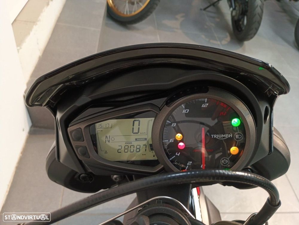 Triumph Speed Triple R - 3