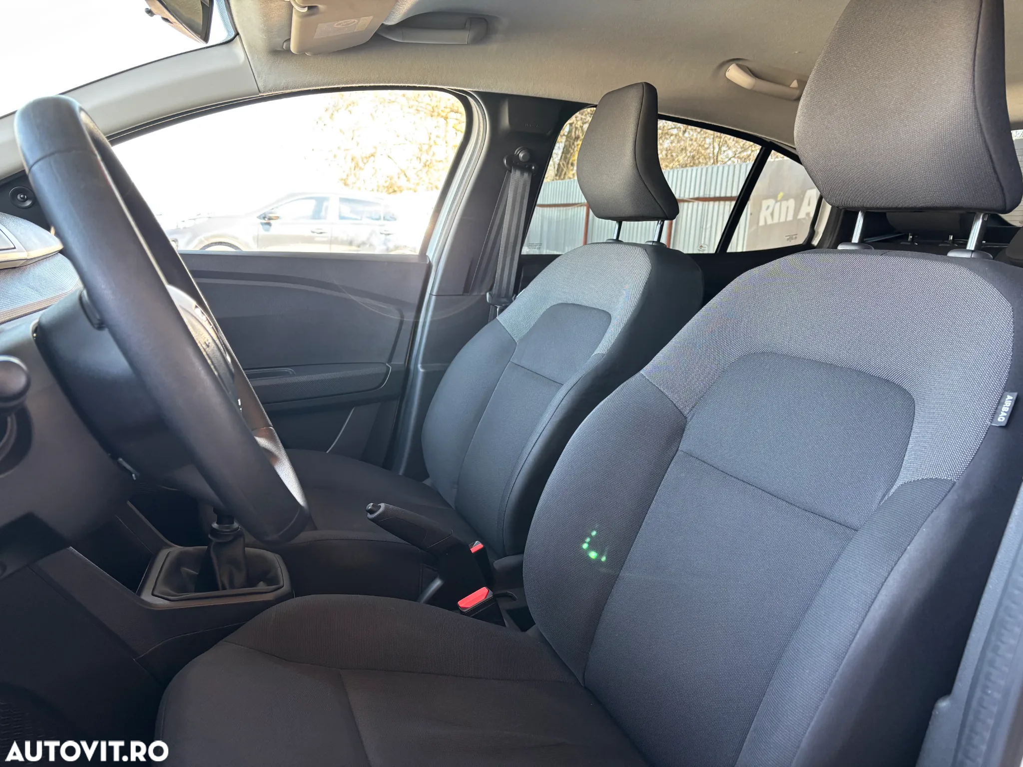 Dacia Logan TCe 90 Essential - 17