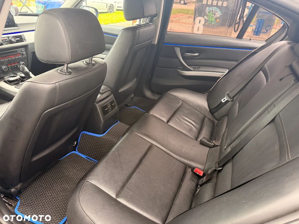 BMW Seria 3 318i - 12