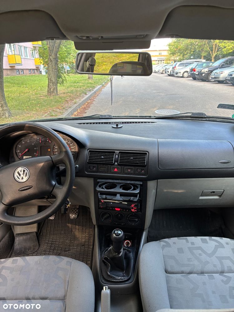 Volkswagen Golf 1.6 Comfortline - 16