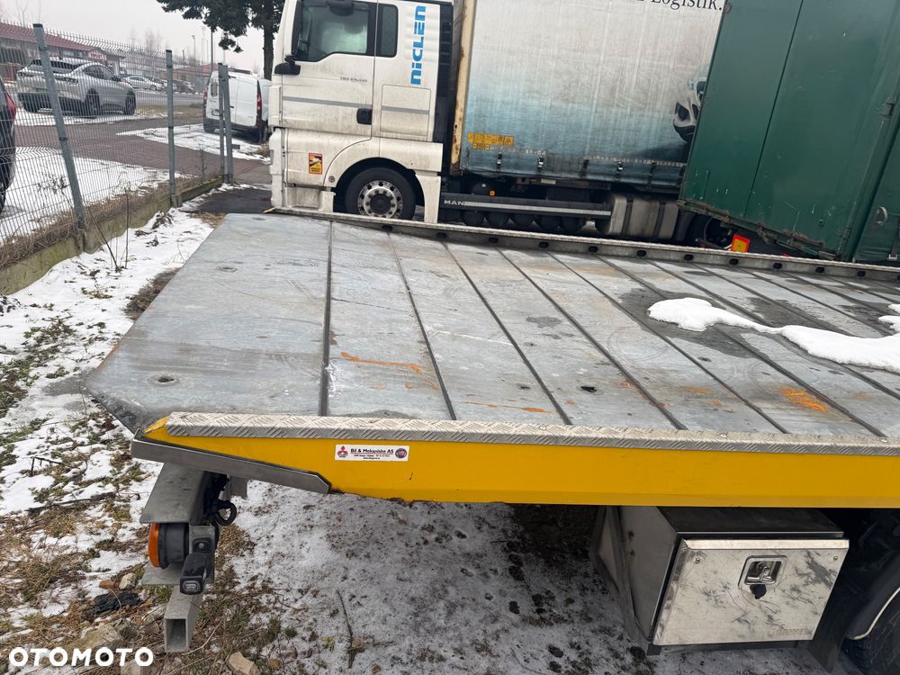 Mitsubishi Fuso Pomoc Płyta 86000 km - 2