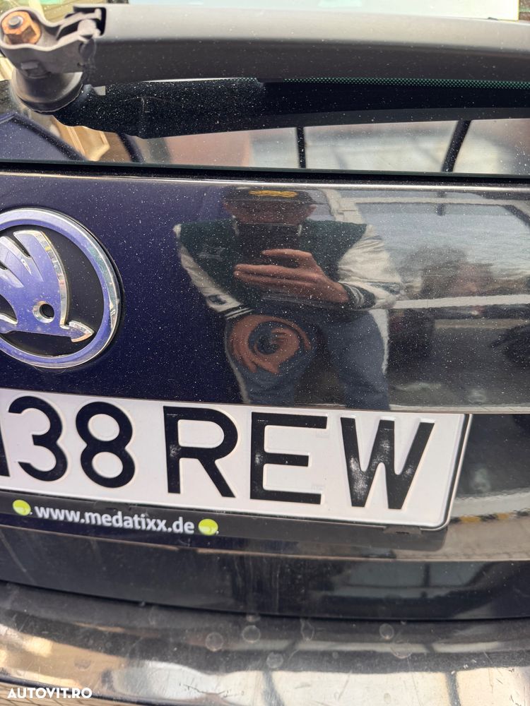 Skoda Octavia 2.0 TDI DSG RS - 11