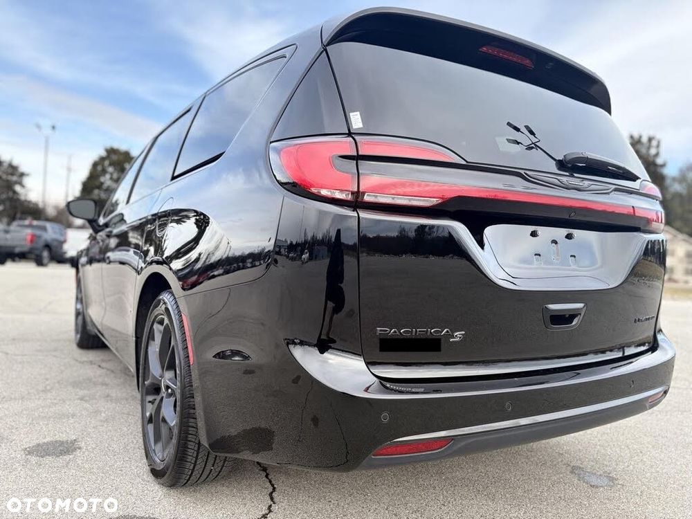 Chrysler Pacifica - 4