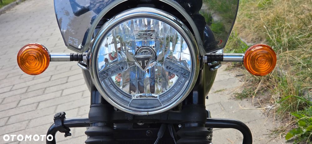 Triumph Bonneville - 30