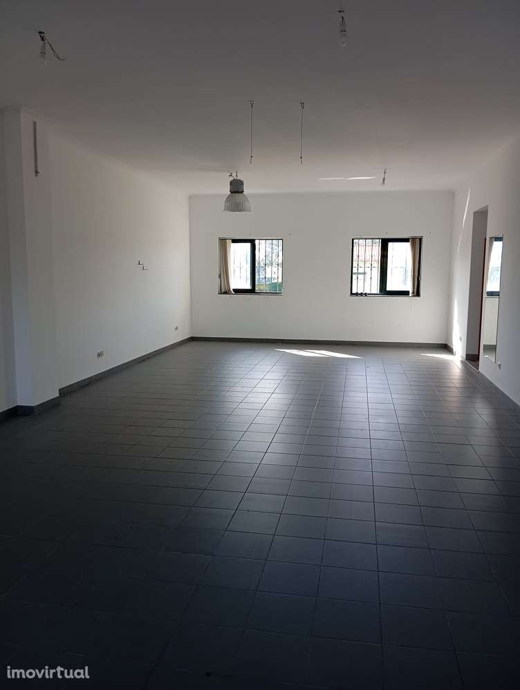 Espaço comercial em Nogueira do Cravo - Grande imagem: 4/12