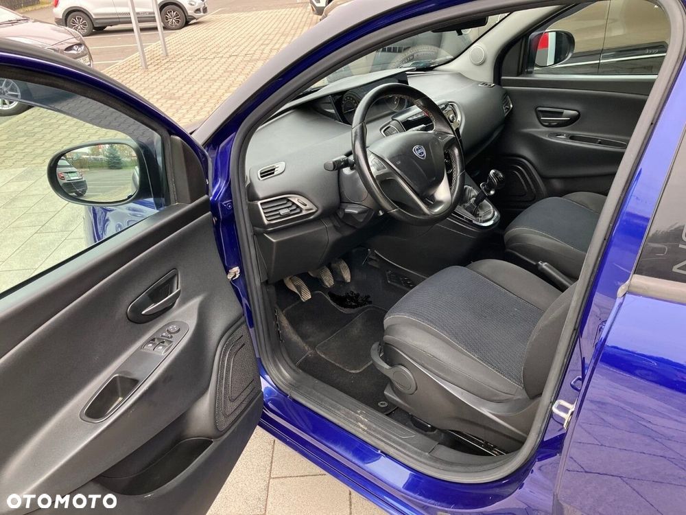 Lancia Ypsilon 1.2 8V Momo S&S - 6