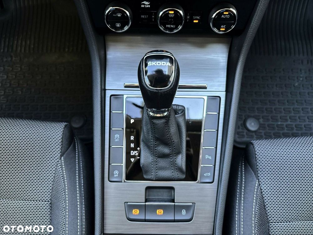 Skoda Superb 2.0 TDI SCR Style DSG - 35
