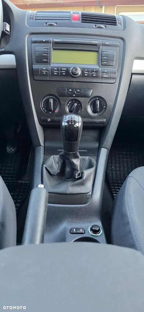 Skoda Octavia 1.6 Combi - 10