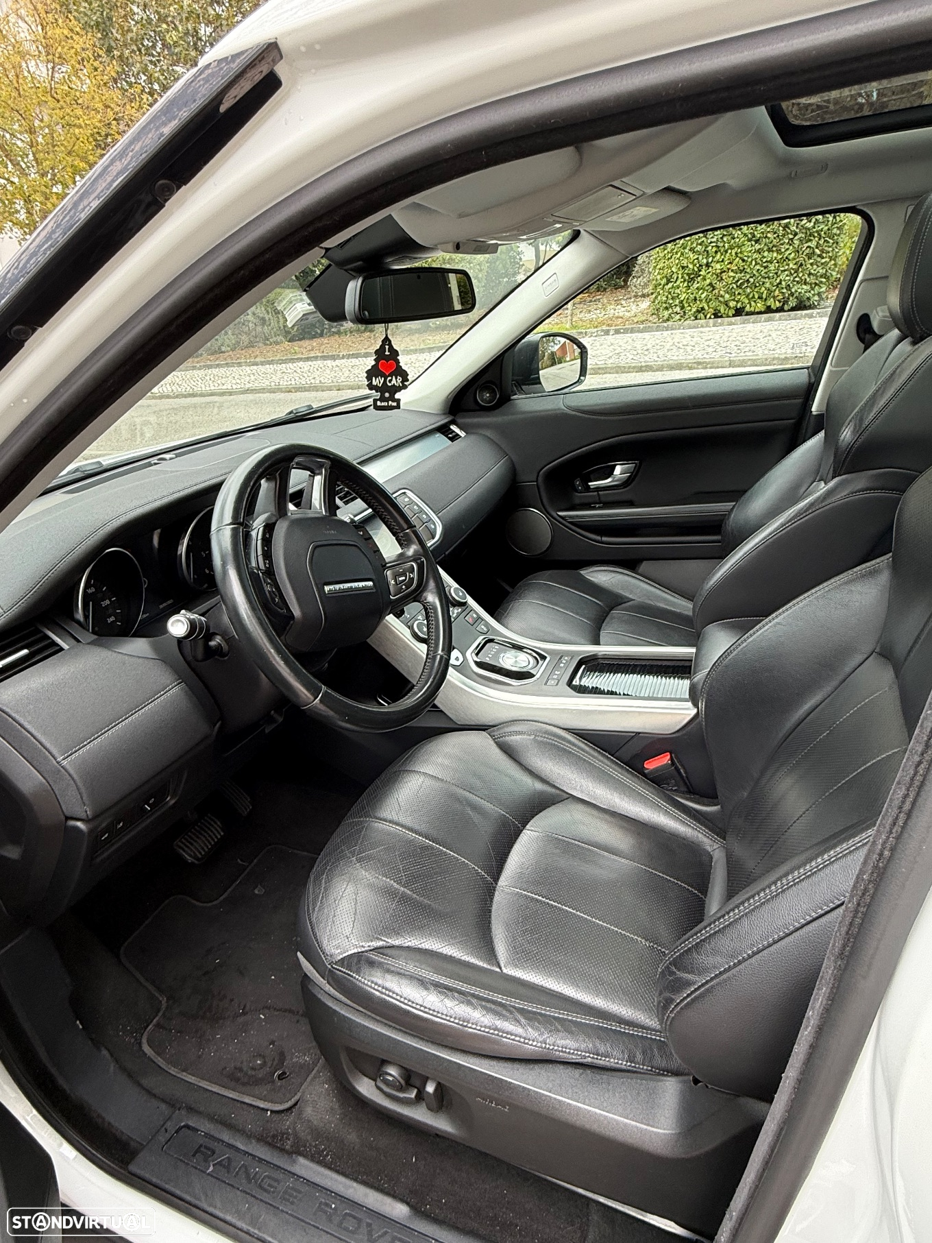 Land Rover Range Rover Evoque 2.0 D150 AWD R-Dynamic HSE Auto - 11