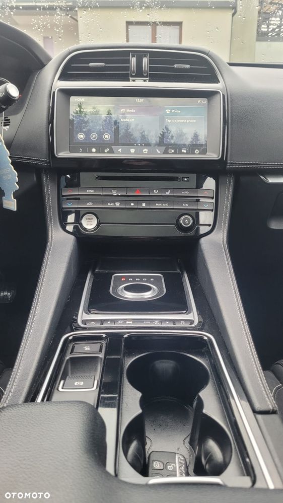 Jaguar F-Pace 20d AWD R-Sport - 16