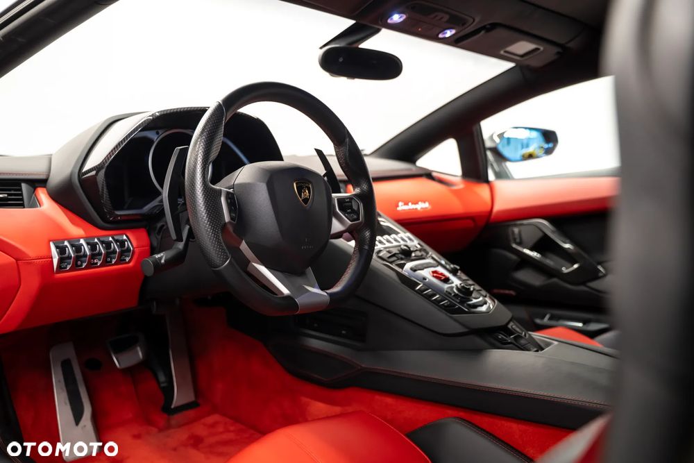 Lamborghini Aventador LP 700-4 - 11