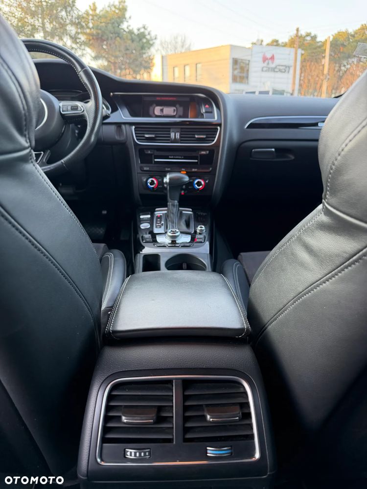 Audi A4 Avant 2.0 TDI DPF clean diesel quattro S tronic S line Sportpaket - 11