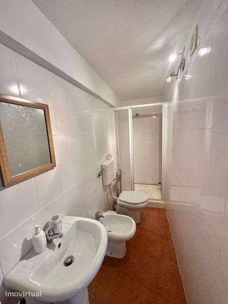 ARRENDA-SE casa mobiliada com despesas 100% incluídas - Grande imagem: 4/9