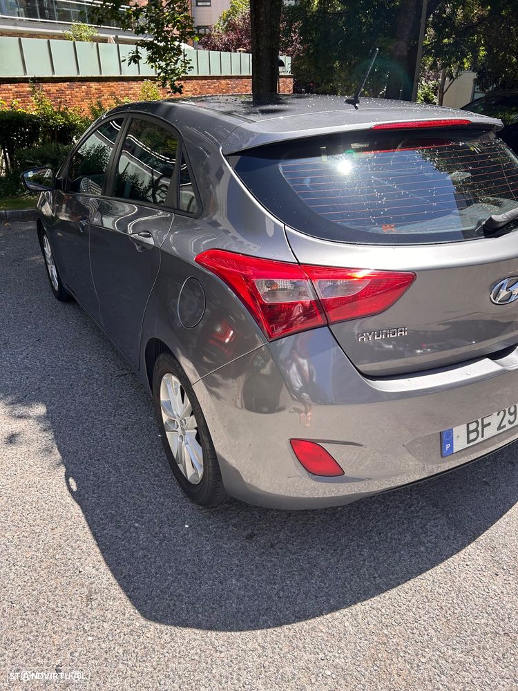 Hyundai i30 blue 1.6 CRDi Style - 4