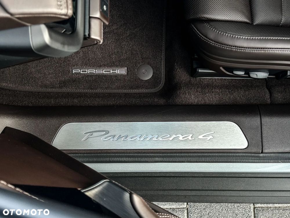 Porsche Panamera 4 E-Hybrid PHEV - 30