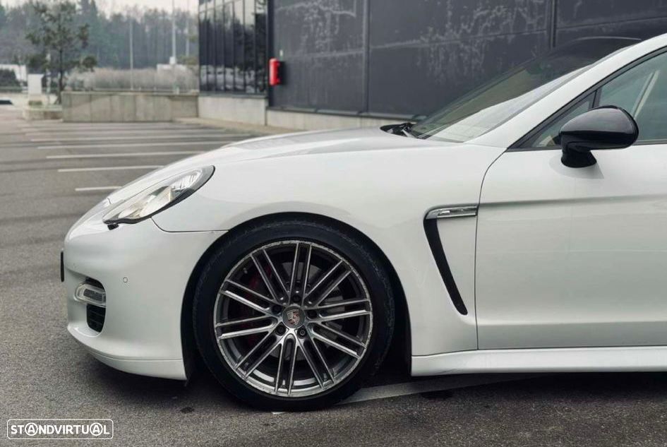 Porsche Panamera 4 PDK Platinum Edition - 13