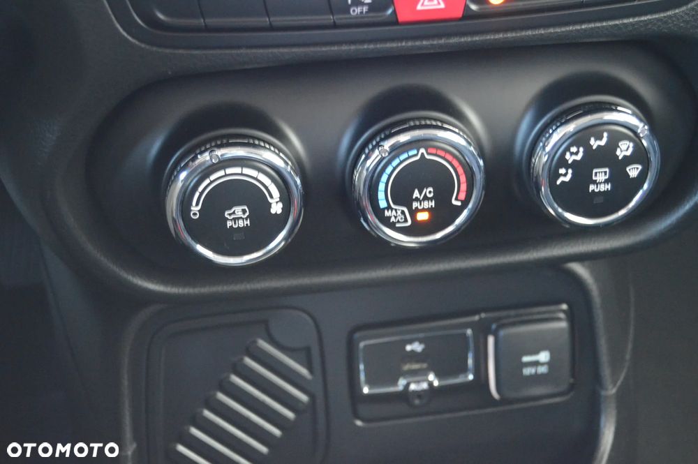 Jeep Renegade 1.6 E-TorQ Longitude - 21