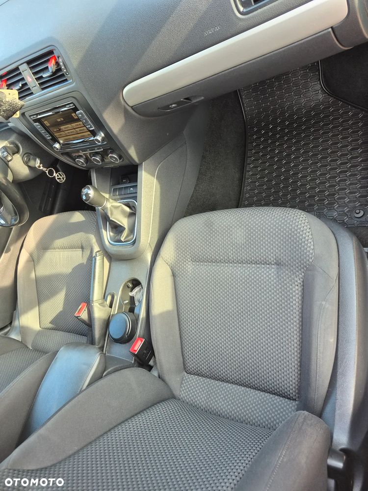 Volkswagen Jetta 1.6 TDI Trendline - 7