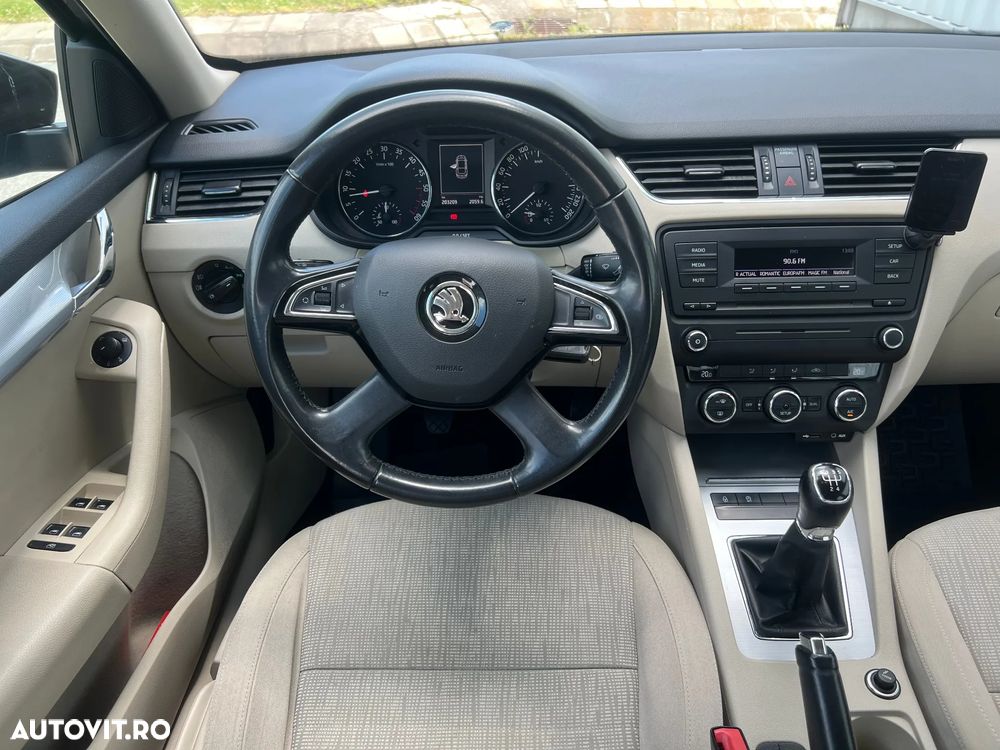Skoda Octavia 1.6 TDI AMBITION - 6