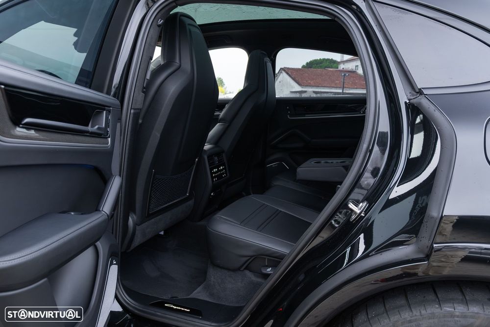 Porsche Cayenne Coupé Turbo E-Hybrid - 23