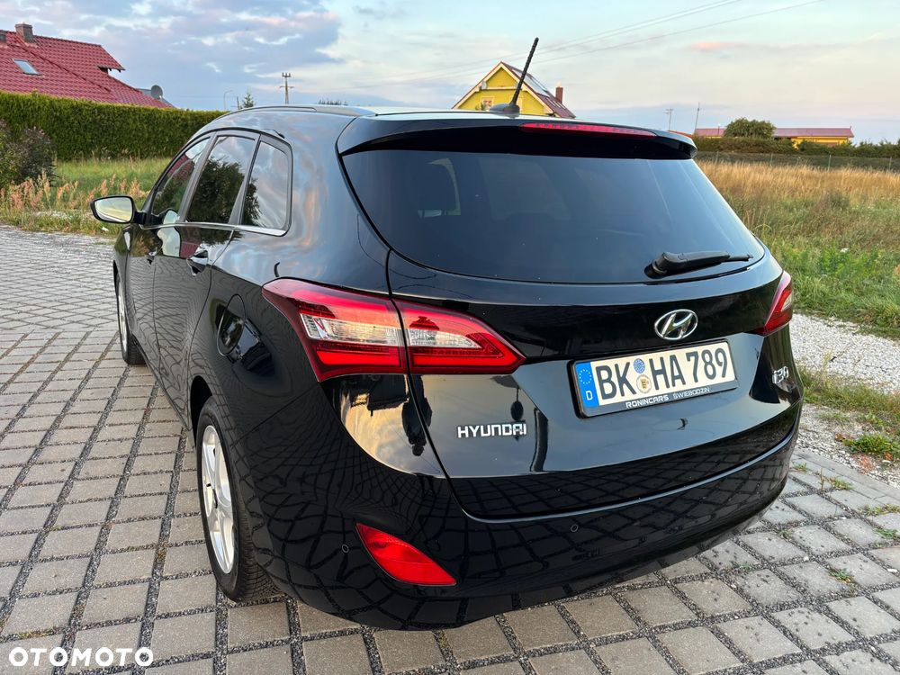Hyundai i30 blue 1.6 CRDi Passion - 4