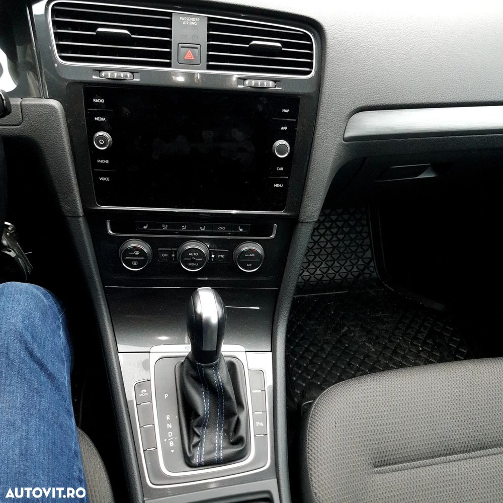 Volkswagen Golf e-Golf - 8