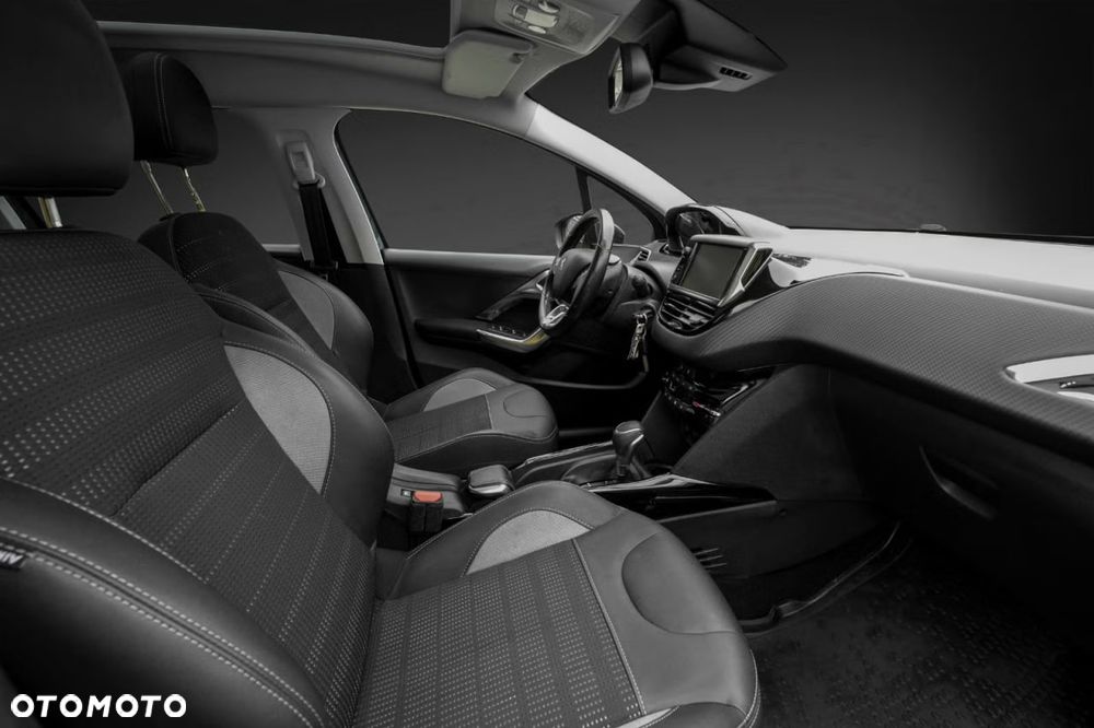 Peugeot 2008 PureTech 110 GPF Stop&Start EAT6 Allure - 22