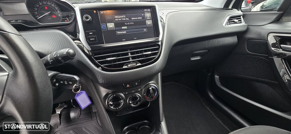 Peugeot 208 1.2 PureTech Style - 18