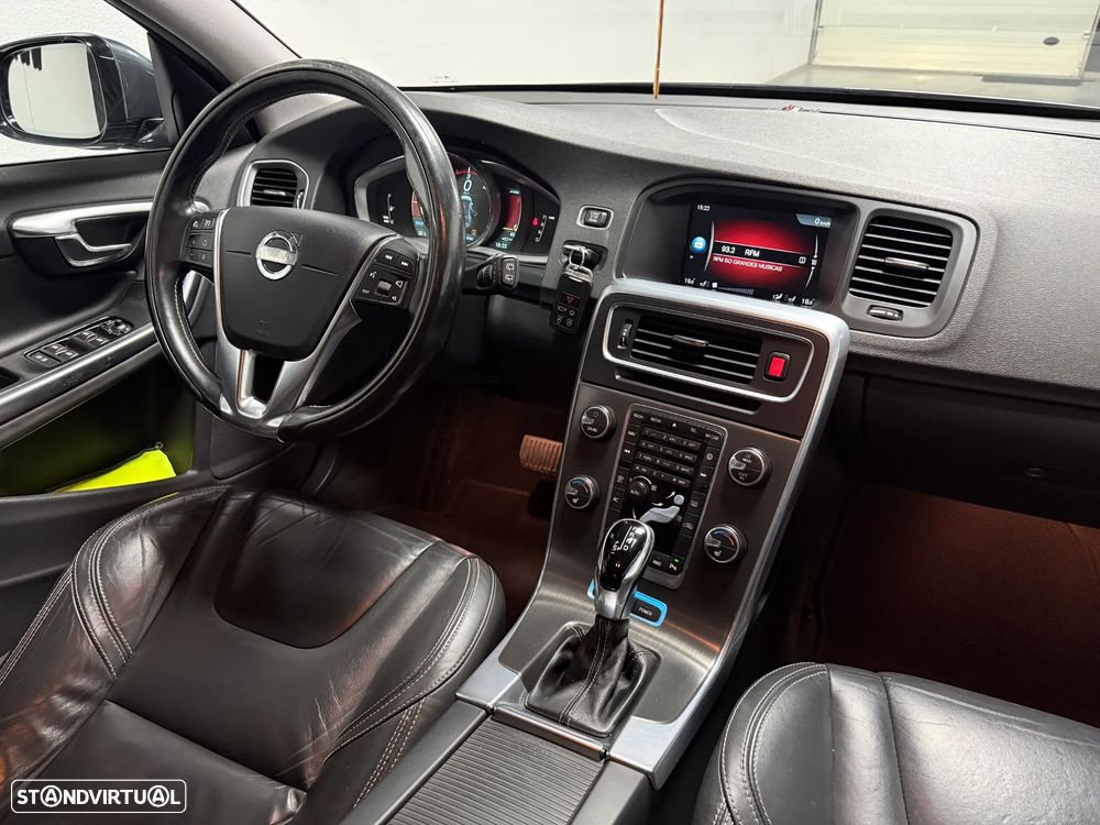 Volvo V60 D6 Plug-In-Hybrid AWD Geartronic Summum - 16