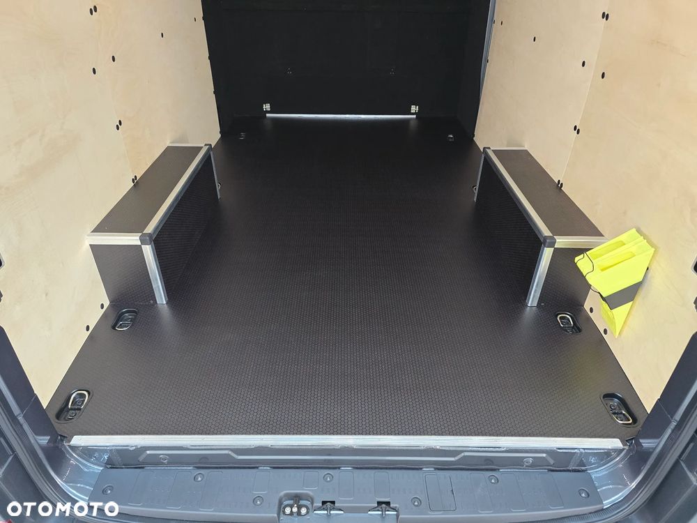 Volkswagen CRAFTER 4 MOTION AUTOMAT-8 Bie TDI 177KM Długi 7-OSOBOWY BOGATA OPCJA WYPOSAŻENIA NAVI KAMERA COFANIA FUL LED LAKIER METALIZOWANY FOTEL KIEROWCY PNEŁMATYCZNY Z MASAZEM SALON PL STAN NOWY NOWY NOWY - 16