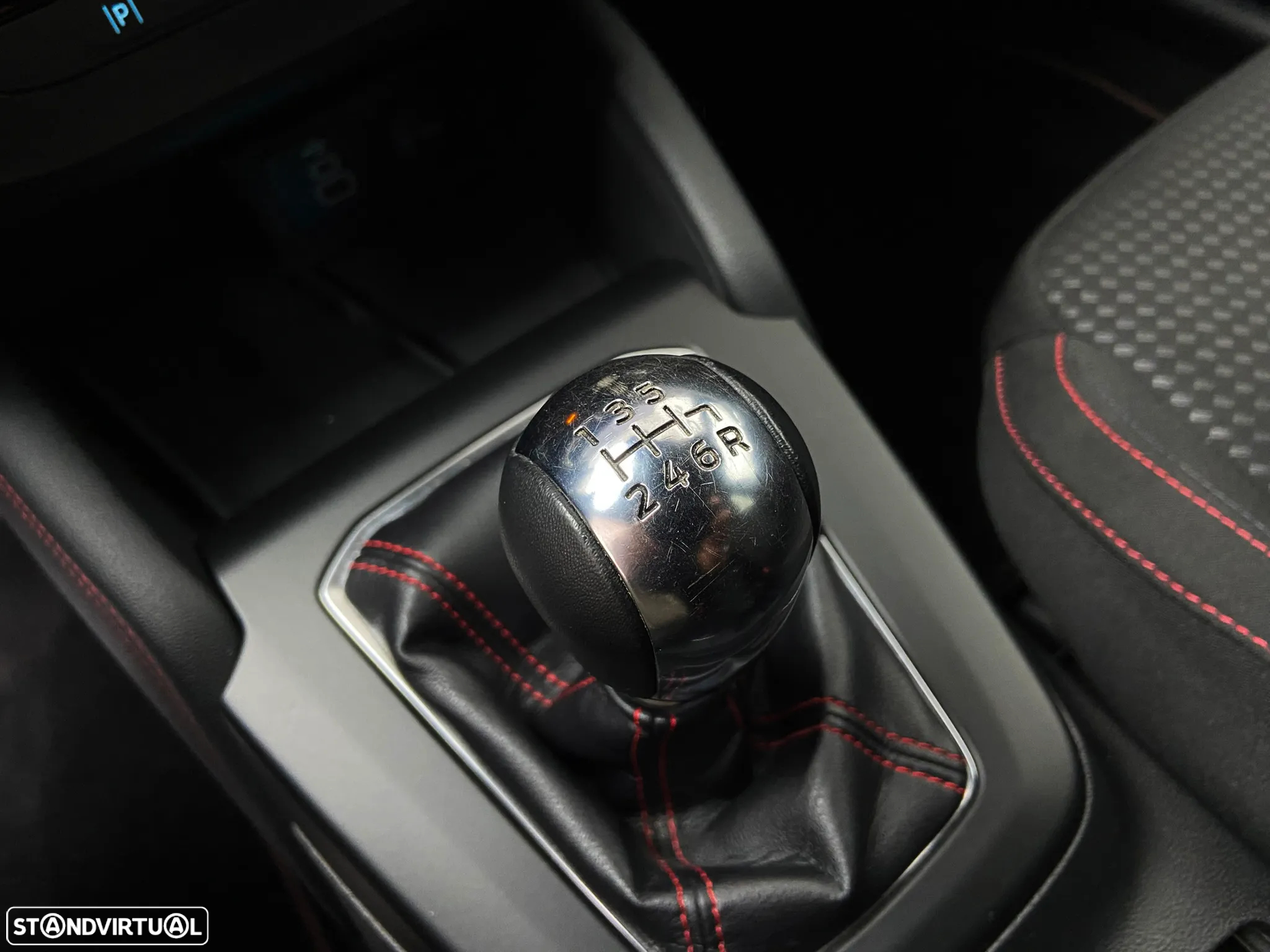 Ford Focus 1.0 EcoBoost ST-Line - 24