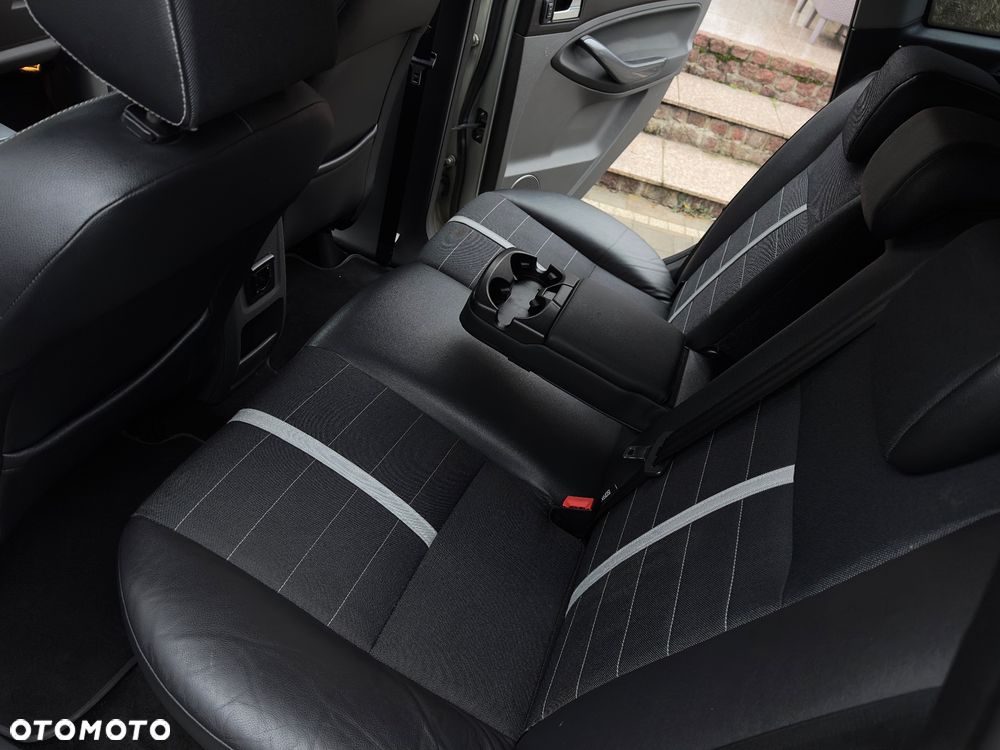 Ford Kuga 2.0 TDCi 2x4 Titanium - 24