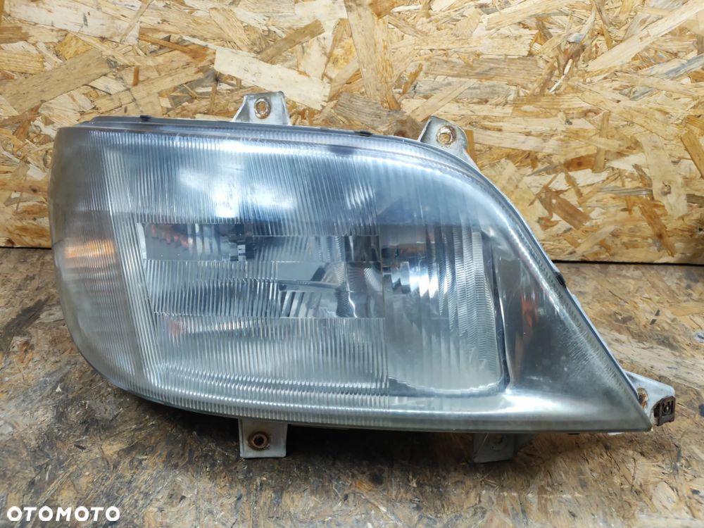 Lampa prawa przednia kompletna HELLA do MERCEDES SPRINTER  II 903 00-05r