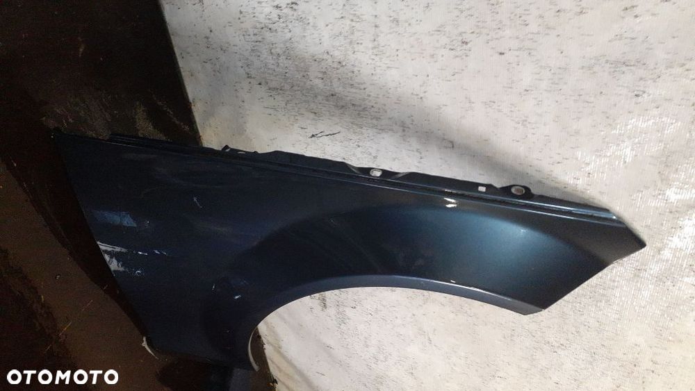 *  BŁOTNIK PRAWY PRZÓD MERCEDES W204 - 2