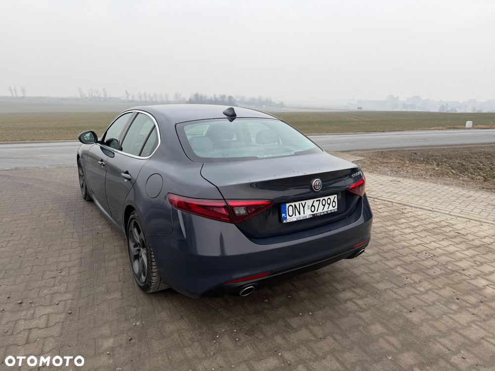 Alfa Romeo Giulia 2.2 Super - 16